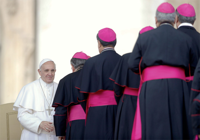 Papa Francisco crea un tribunal para juzgar a los obispos que encubran casos de pedofilia