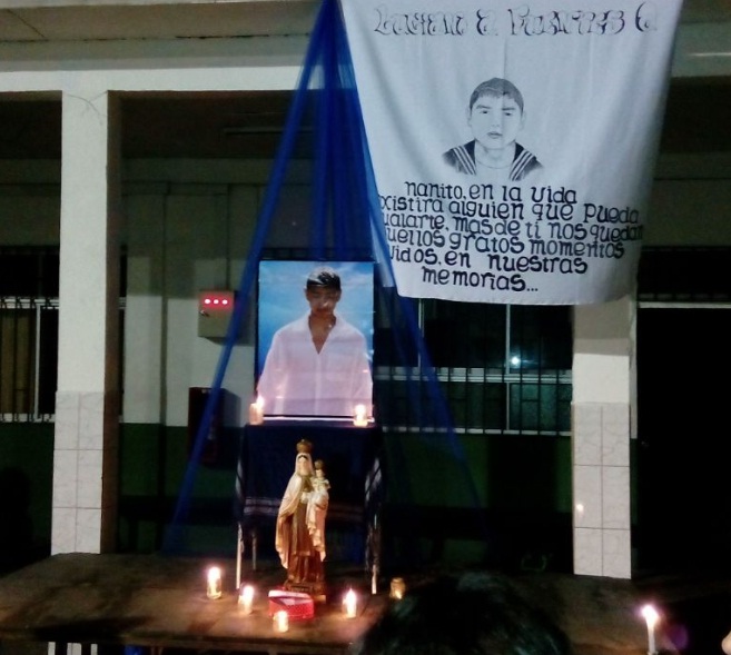 Con una velatón, familia pide esclarecer muerte de grumete en Isla Quiriquina