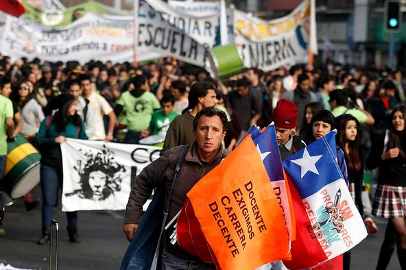 Así transcurre la marcha de estudiantes y profesores