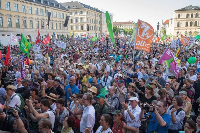 Miles de personas protestan en Alemania contra la Cumbre del G7