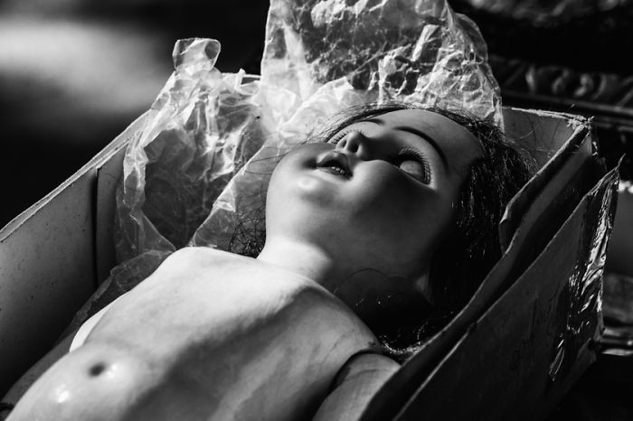 Escalofriante: muñecas antiguas capturadas en fotografías que dan miedo