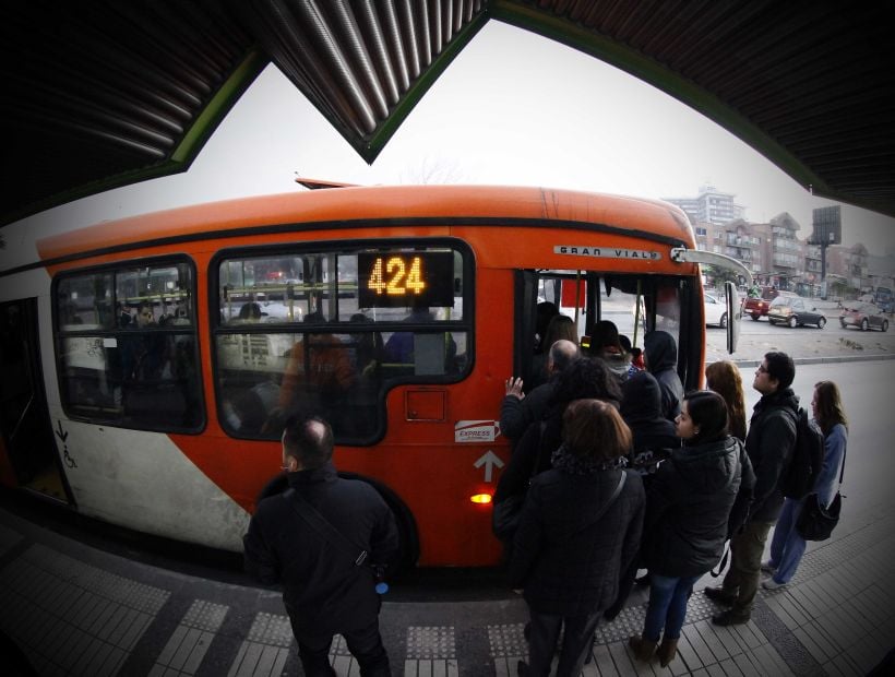 Trabajadores del Transantiago en paro para pedir mejoras de sus condiciones laborales