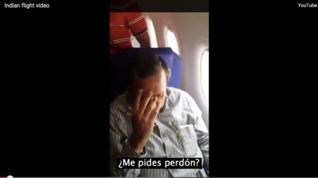 Esta chica humilla en público al hombre que intentó abusar de ella al interior de un avión