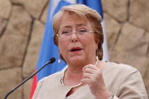 Bachelet descarta plebiscito en el proceso constituyente