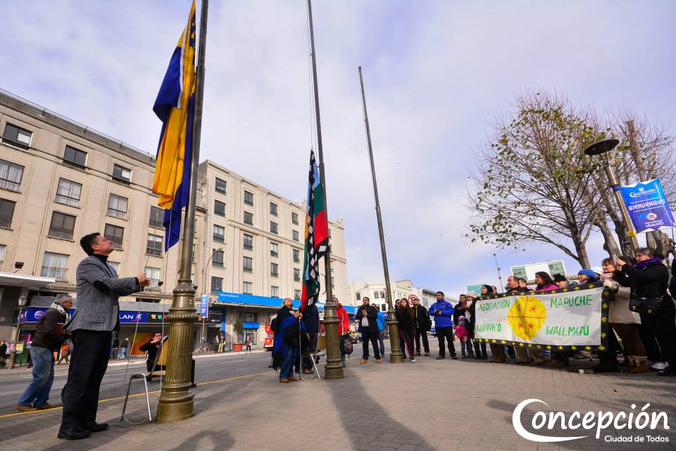 Concepción y Contulmo izaron la bandera mapuche en reconocimiento al pueblo originario