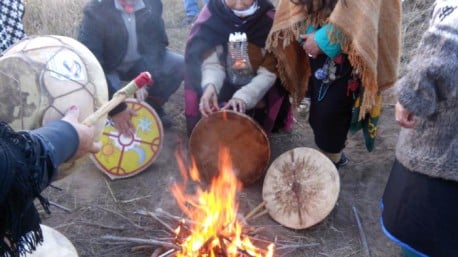 Gobierno argentino restituye a la Comunidad Mapuche restos óseos de 2700 años de antigüedad