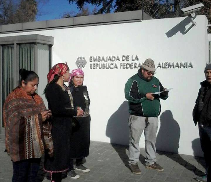 Comunidad mapuche para los pies a embajador alemán: «¿Qué busca tomando parte de un conflicto que no le compete?