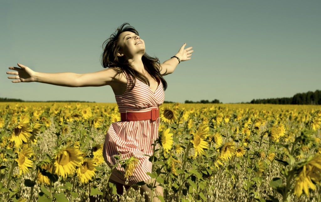 Mujeres solteras y sin descendencia, según estudios, gozan de mayor felicidad