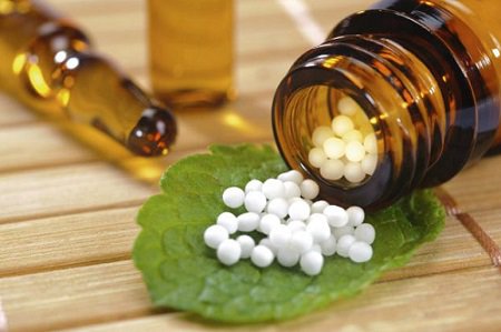 Homeopatía vs medicina convencional: beneficios, riesgos y el poder de tu mente