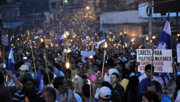 Miles marcharon en Honduras en rechazo a la corrupción