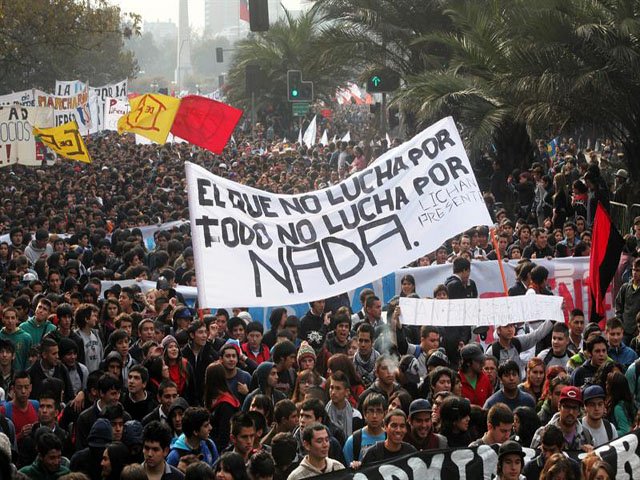 Marcha Nacional de Profesores saldrá de Plaza Italia y concluirá en Estación Mapocho