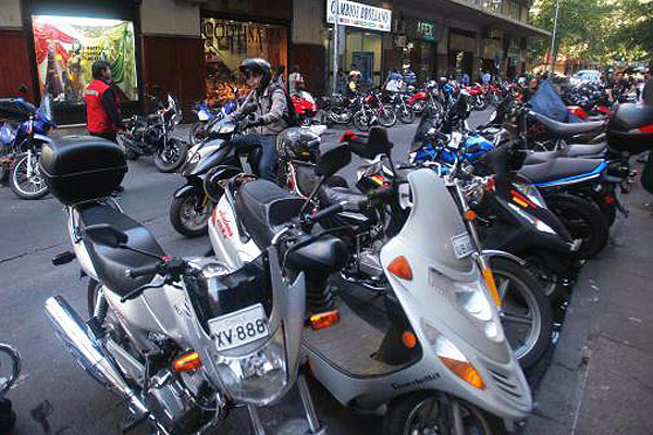 Molestia entre usuarios de motocicletas por inminente restricción a su uso