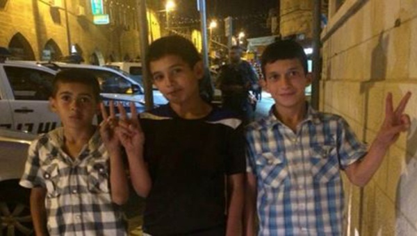 Tres niños palestinos son arrestados por guardia israelí