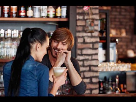 1O señales obvias de que un chico está coqueteando contigo