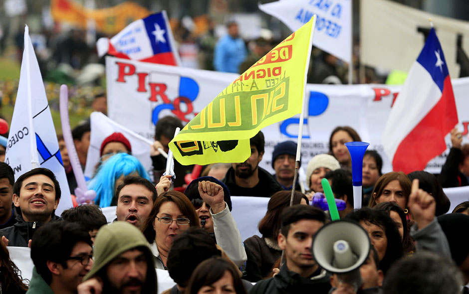 Profesores y estudiantes marcharon contra la propuesta de Carrera Docente [VIDEO]