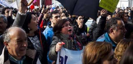 Profesores y estudiantes marchan por Temuco