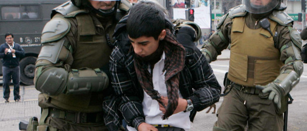 Represión en Chile: “El sargento fue destituido para que toda la cadena de mando que está arriba de él pueda seguir parasitando”