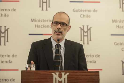 Rodrigo Valdés asegura que revisión de reforma tributaria no significa menos impuestos