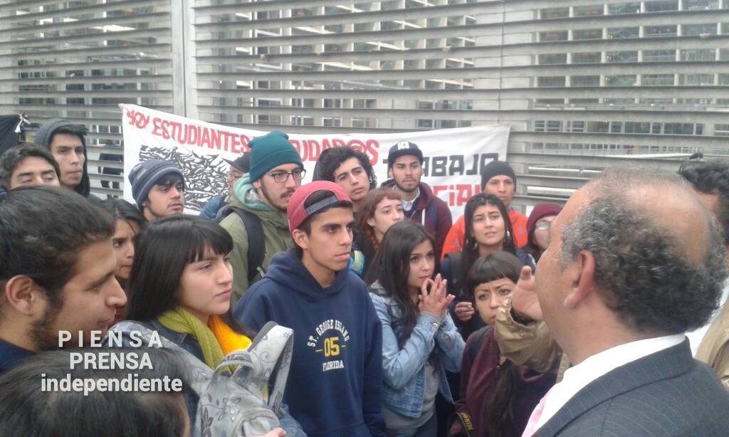 Estudiantes detenidos de la UTEM quedaron con arresto domiciliario