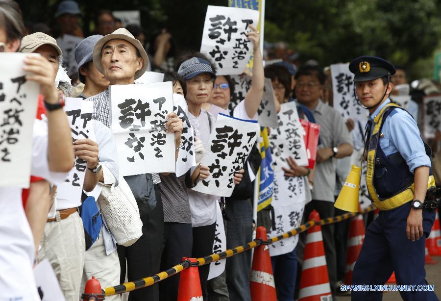 Japón: Cae apoyo a Shinzo Abe en medio de fuertes protestas por iniciativas bélicas