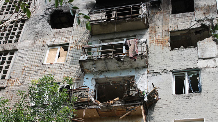 El Ejército ucraniano abre fuego en Donetsk que afecta edificios residenciales