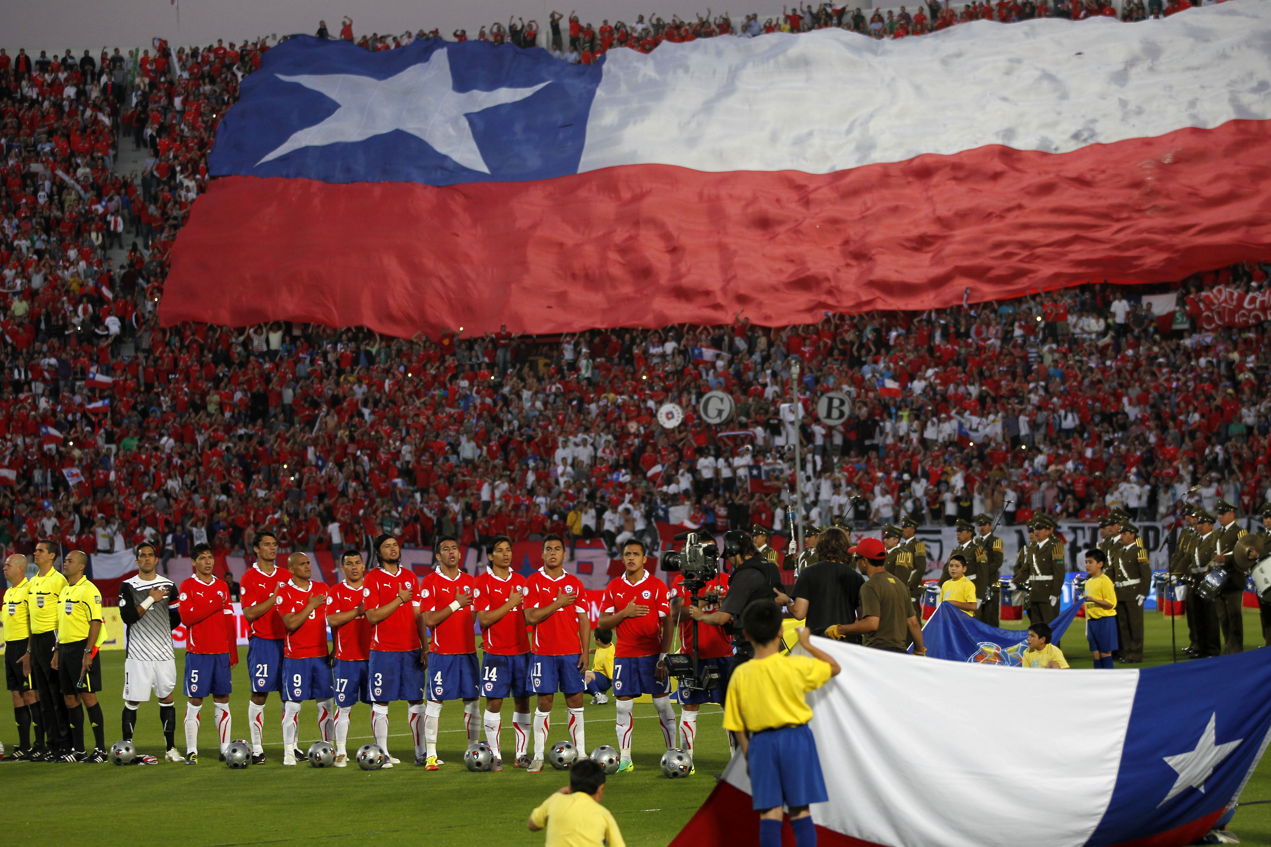 FIFA castiga a Chile por cánticos discriminatorios