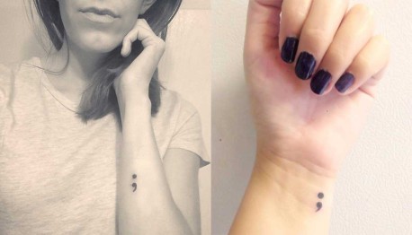 La historia detrás del tatuaje del «punto y coma» que emociona en las redes sociales