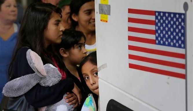 EE.UU. viola acuerdo judicial en detención de niños migrantes