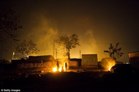 Jharia, la ciudad que lleva ardiendo 100 años y en la que trabajan miles de niños