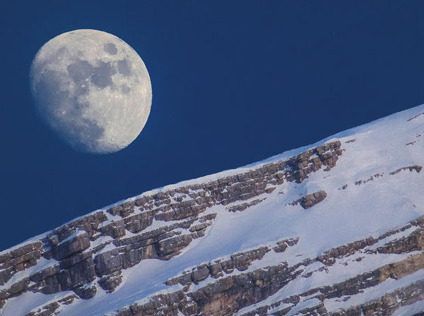 El cielo en el cerebro: la fascinante relación entre la Luna y los neurotransmisores