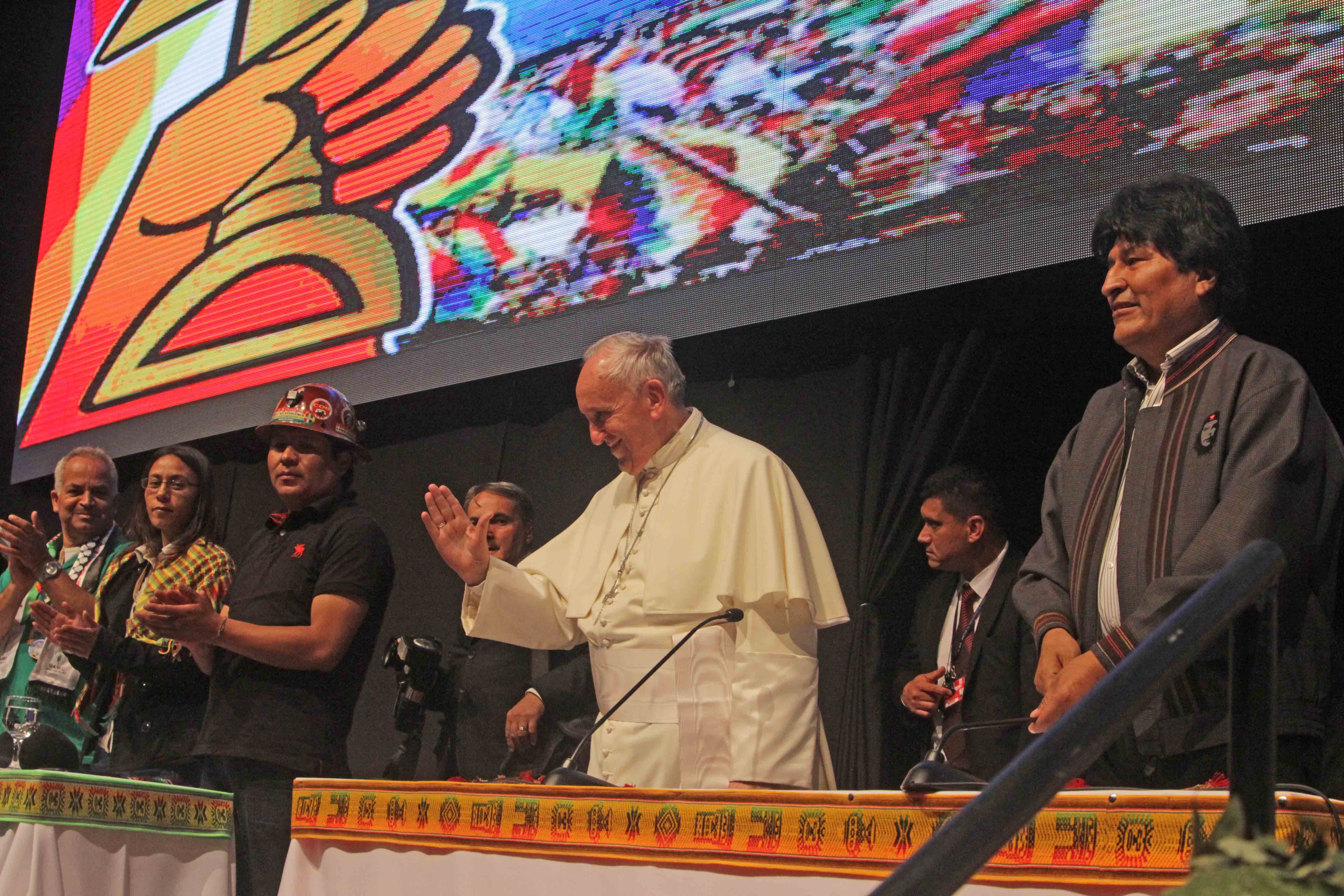 Papa Francisco aboga por un cambio surgido del trabajo «mancomunado de los gobiernos y los movimientos sociales»