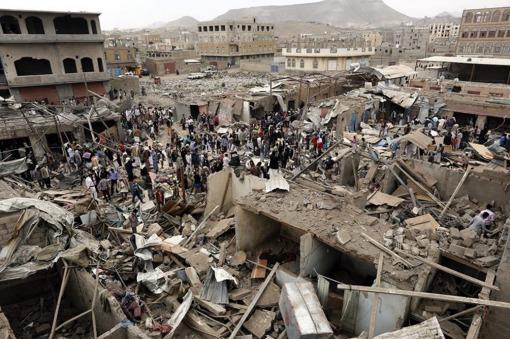 Al menos 20 personas mueren en un bombardeo saudí contra un hotel en Yemen