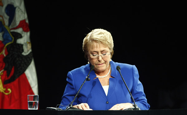 Bachelet pierde su capital político: 40% no le cree