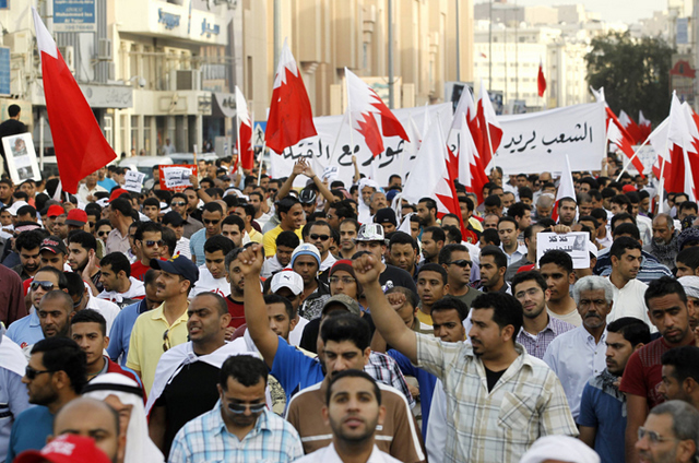EEUU colabora en represión de manifestantes con venta de armas a Bahrein