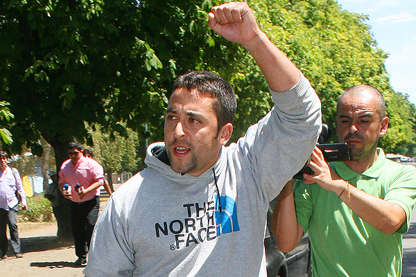 Como no es hijo de Bachelet ni de Larraín activista mapuche sigue en la clandestinidad