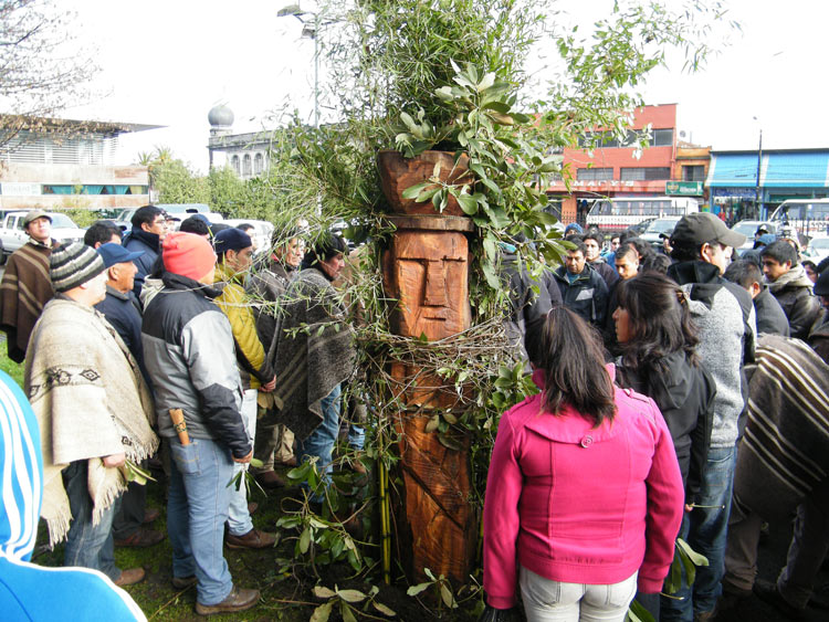 Con rogativa mapuches recuperan espacio para vender hortalizas en Estación de Trenes de Temuco