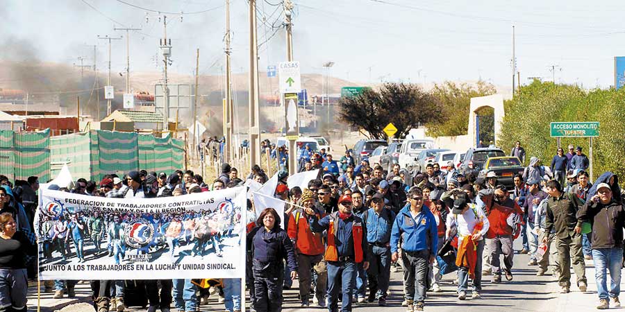 Trabajadores del cobre deponen movilización y aceptan mediación de Codelco [VIDEO]