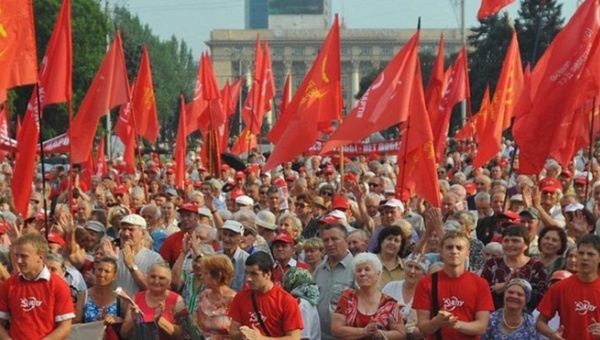 Gobierno fascista ucraniano prohíbe los partidos comunistas