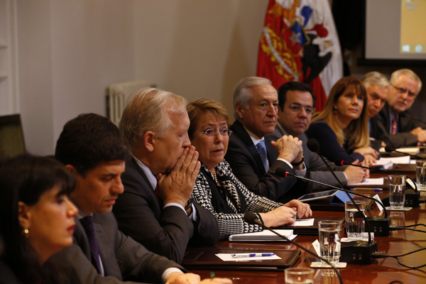 Bachelet se reúne en «secreto» con comité político por Proceso Constituyente