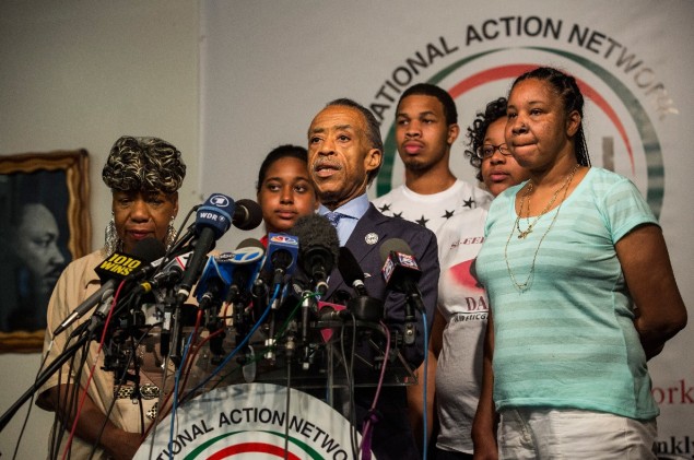 Familia de Eric Garner, afroamericano asesinado por la policía, exige justicia, no dinero
