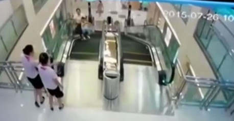 Esta valiente madre murió tras salvar la vida de su hija en un accidente en una escalera mecánica
