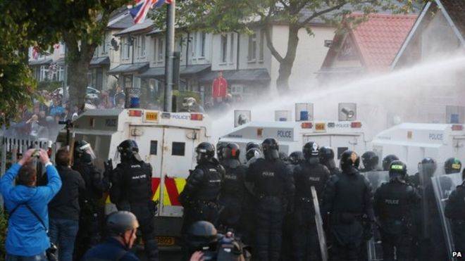 En Reino Unido prohiben el uso de «Guanacos» para reprimir manifestantes