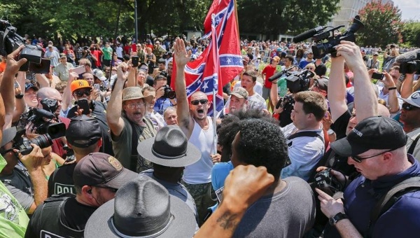 Choque entre el Ku Klux Klan y los Panteras Negras en Carolina del Sur