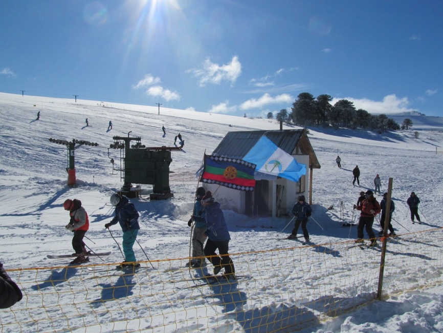 Inauguran temporada en el único centro de ski del mundo que es administrado por mapuches