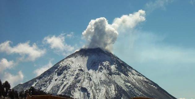 Regresan a casa más de 150 personas desalojadas por volcán de Colima