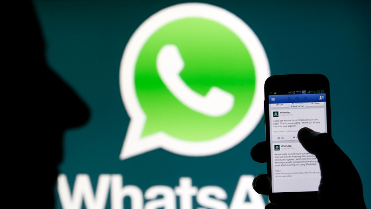 Cómo el ‘comisario WhatsApp’ frena delitos en una ciudad argentina usando las redes sociales