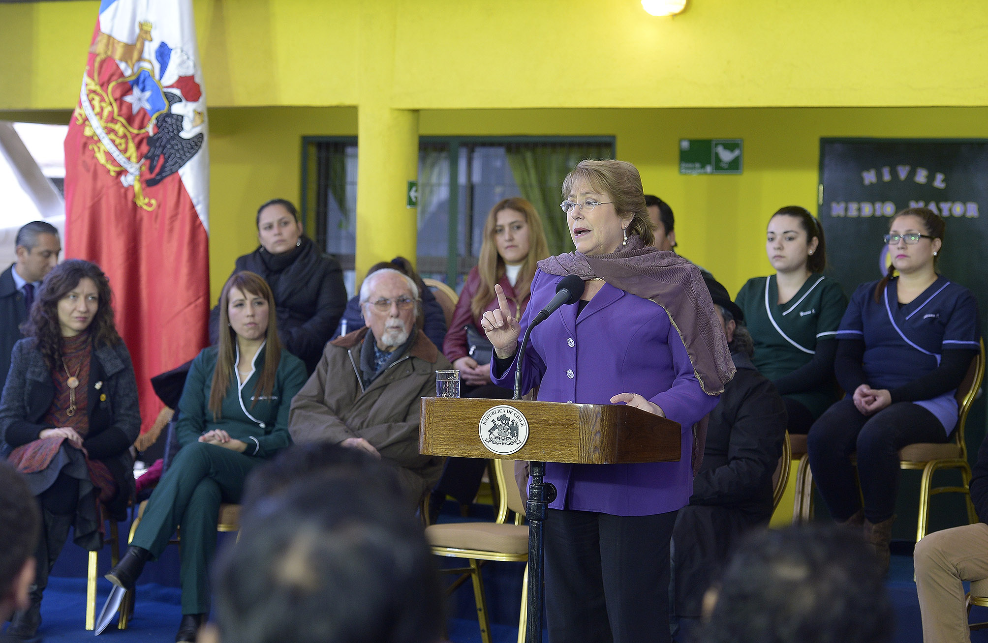Bachelet busca poner la pelota al piso y trata de explicar qué se puede «hacer a corto plazo y qué debe ser gradual»
