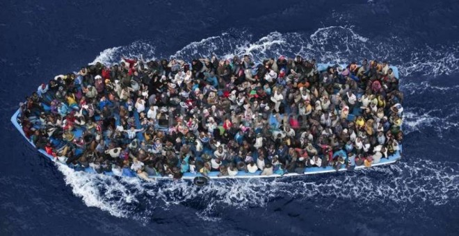 Macrooperación italiana para rescatar a 3.000 inmigrantes a la deriva en  18 barcos en el Mediterráneo