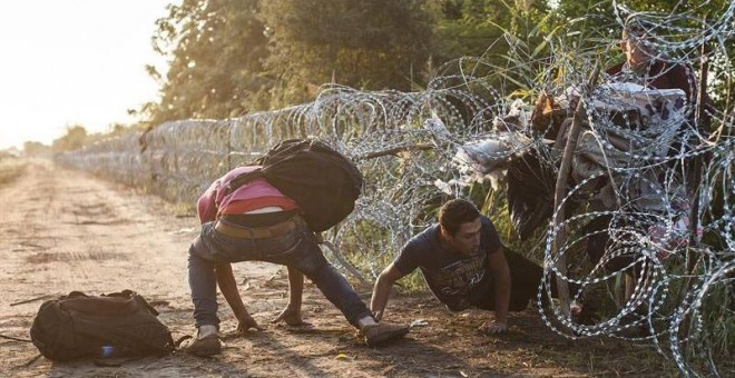 Hungría termina la construcción de  la valla en la frontera con Serbia