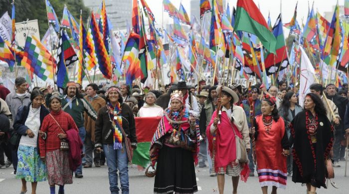 En Bolivia funcionarios públicos aprenderán idiomas nativos